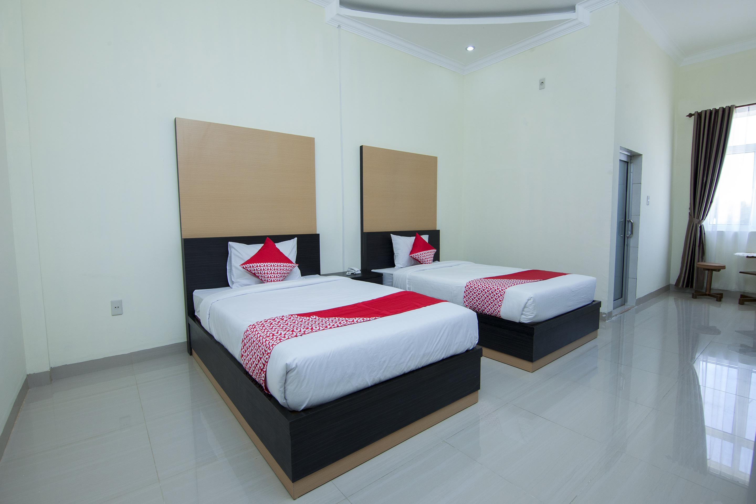 Capital O 540 Esther Hotel Balige Kültér fotó