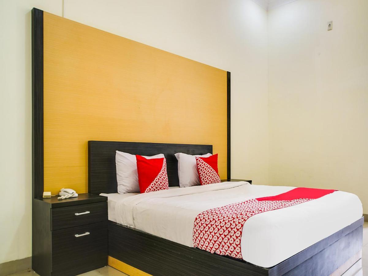Capital O 540 Esther Hotel Balige Kültér fotó