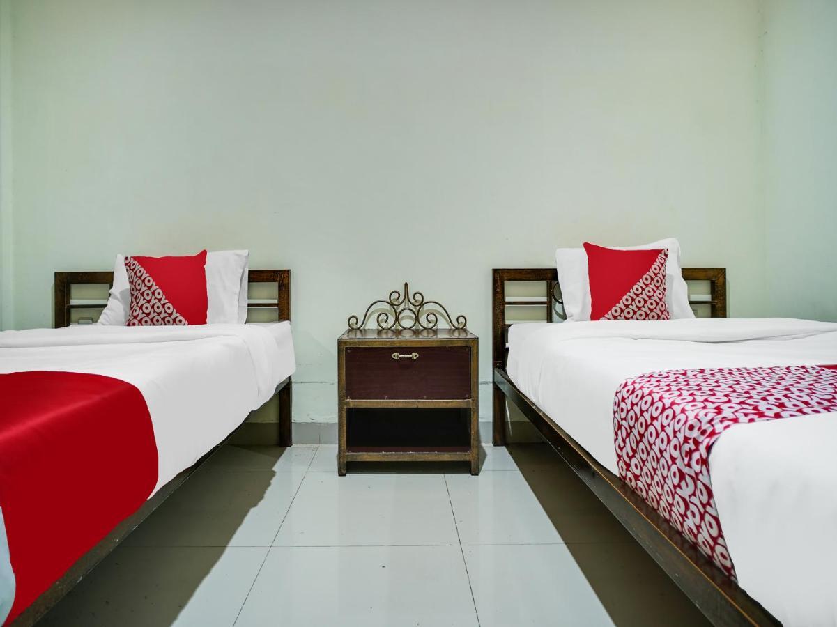 Capital O 540 Esther Hotel Balige Kültér fotó