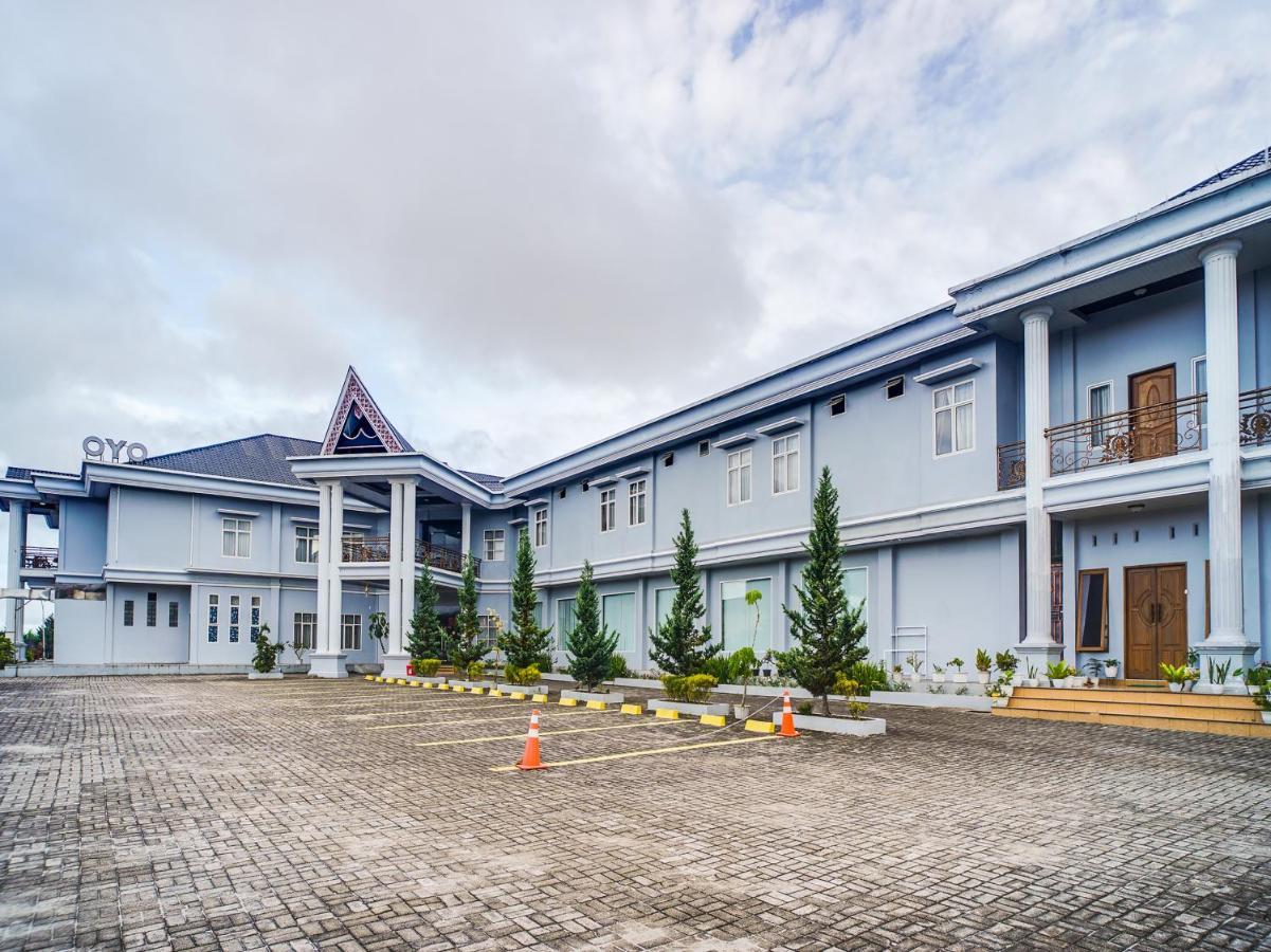 Capital O 540 Esther Hotel Balige Kültér fotó