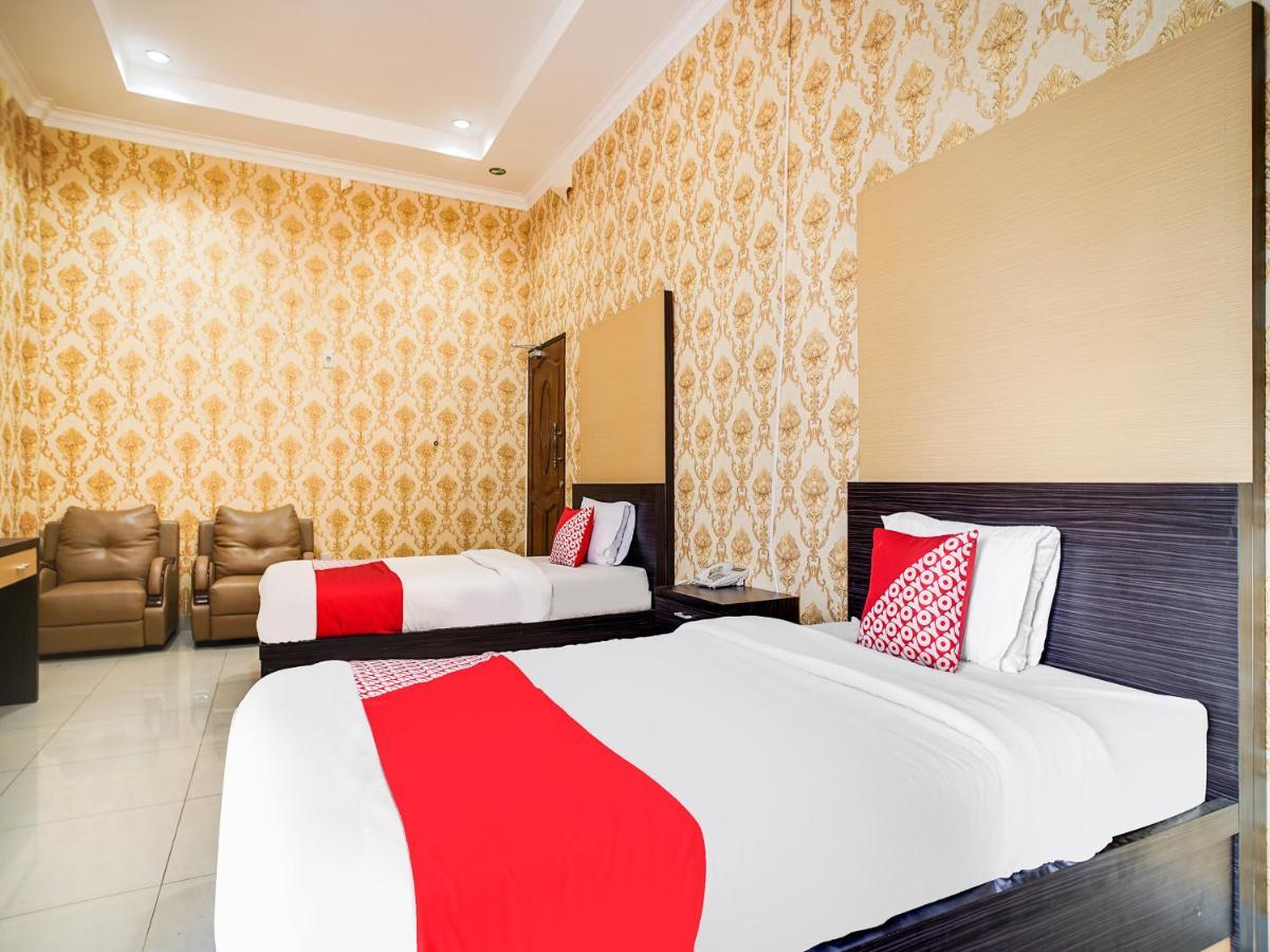 Capital O 540 Esther Hotel Balige Kültér fotó