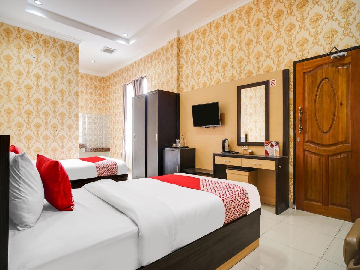 Capital O 540 Esther Hotel Balige Kültér fotó