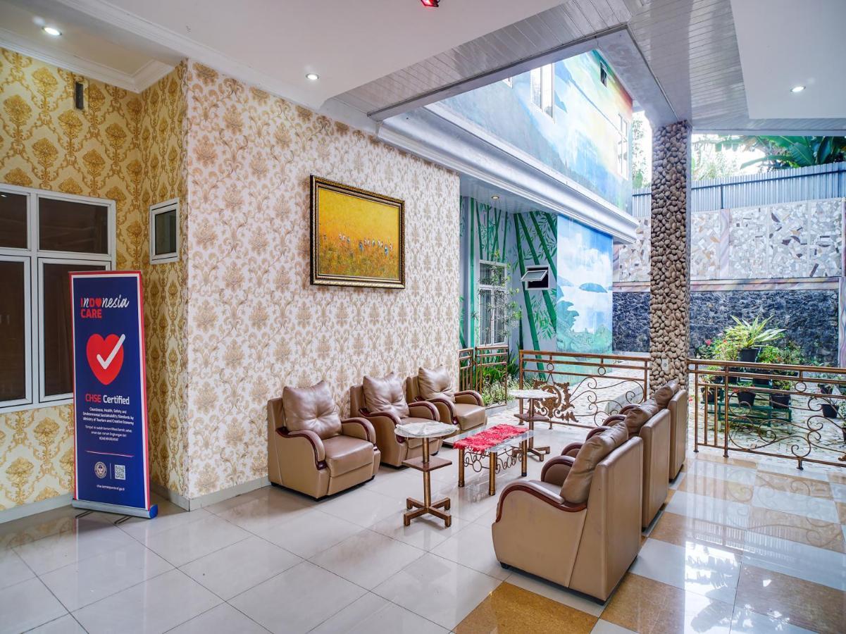 Capital O 540 Esther Hotel Balige Kültér fotó