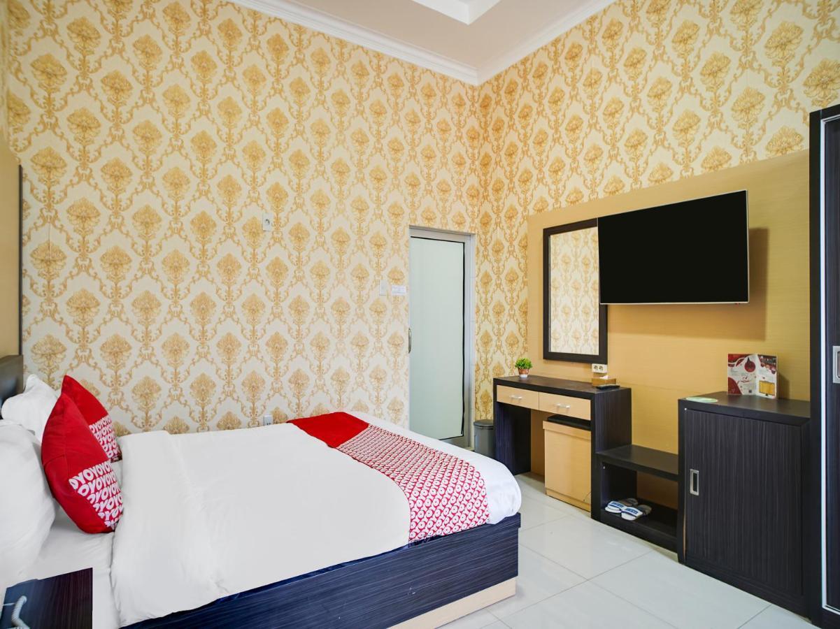 Capital O 540 Esther Hotel Balige Kültér fotó