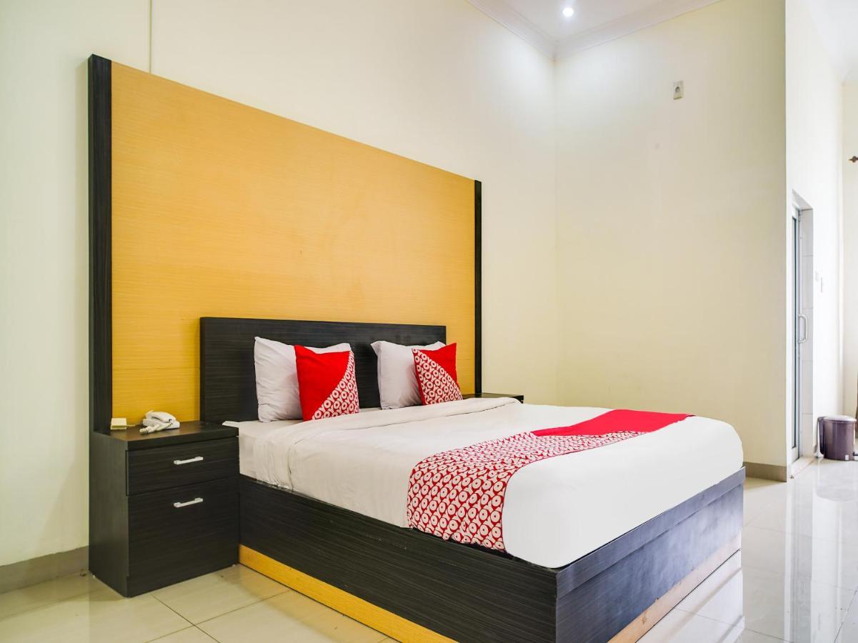 Capital O 540 Esther Hotel Balige Kültér fotó
