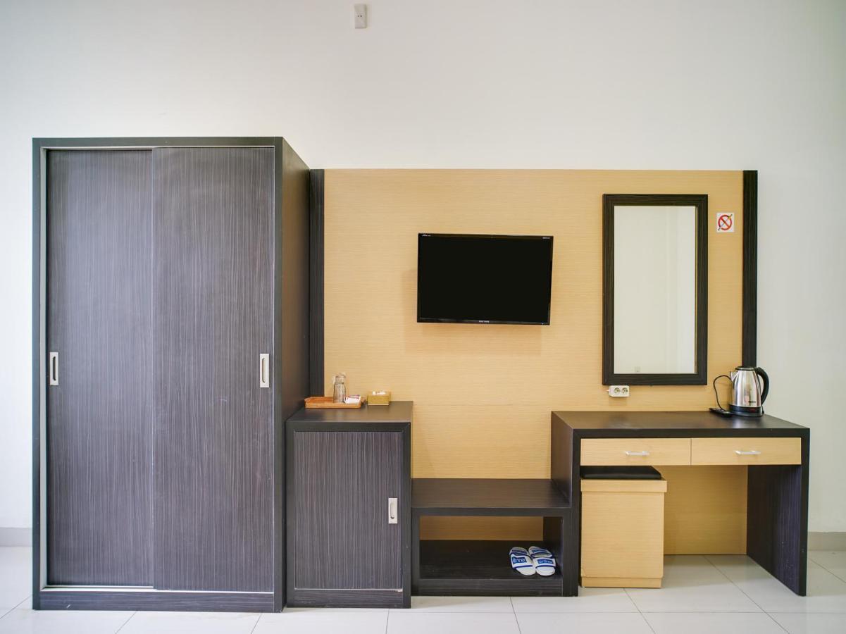 Capital O 540 Esther Hotel Balige Kültér fotó