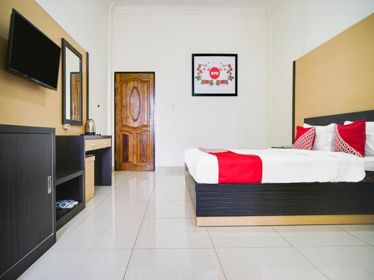 Capital O 540 Esther Hotel Balige Kültér fotó