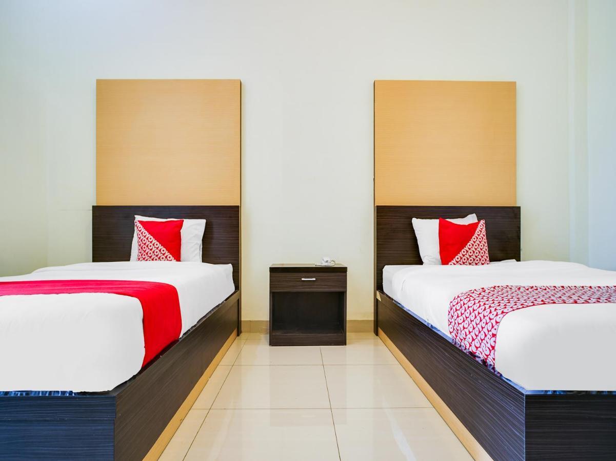 Capital O 540 Esther Hotel Balige Kültér fotó