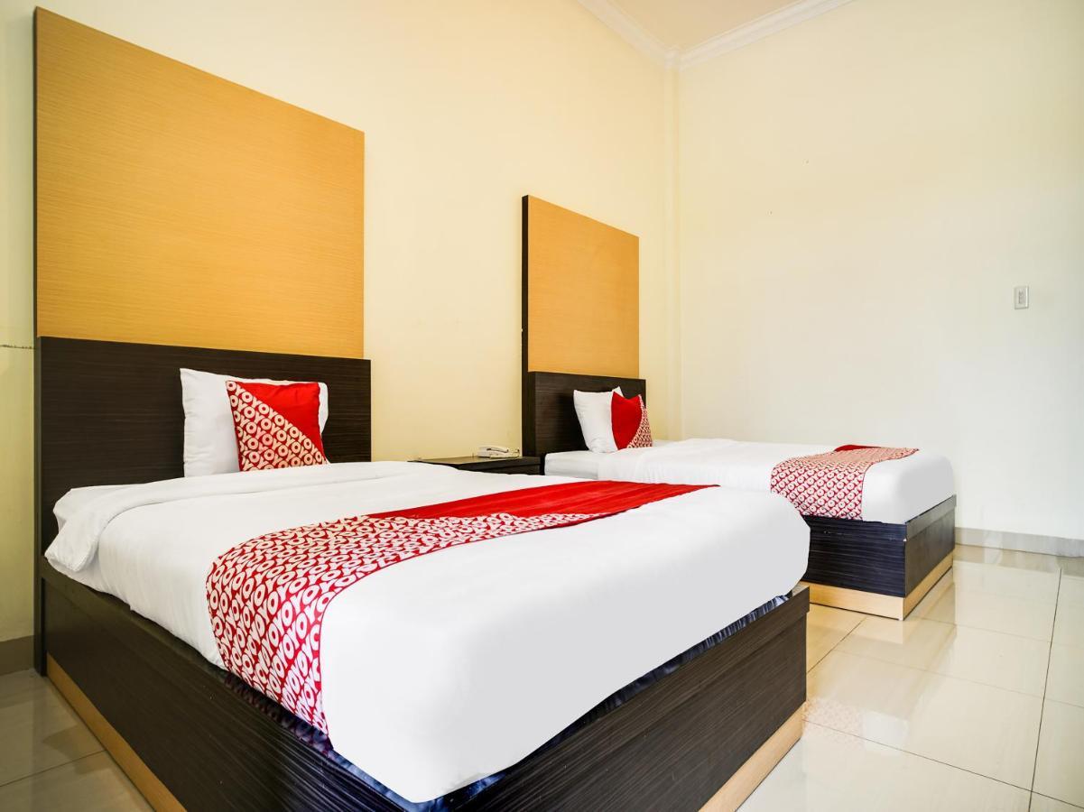 Capital O 540 Esther Hotel Balige Kültér fotó