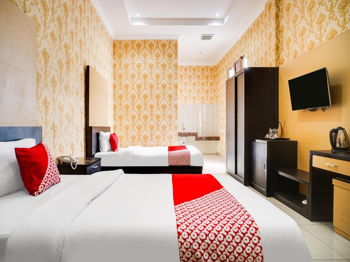 Capital O 540 Esther Hotel Balige Kültér fotó