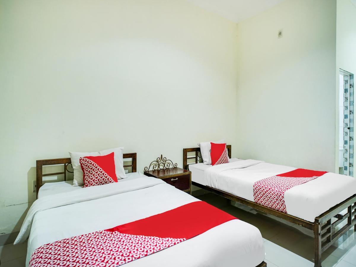 Capital O 540 Esther Hotel Balige Kültér fotó
