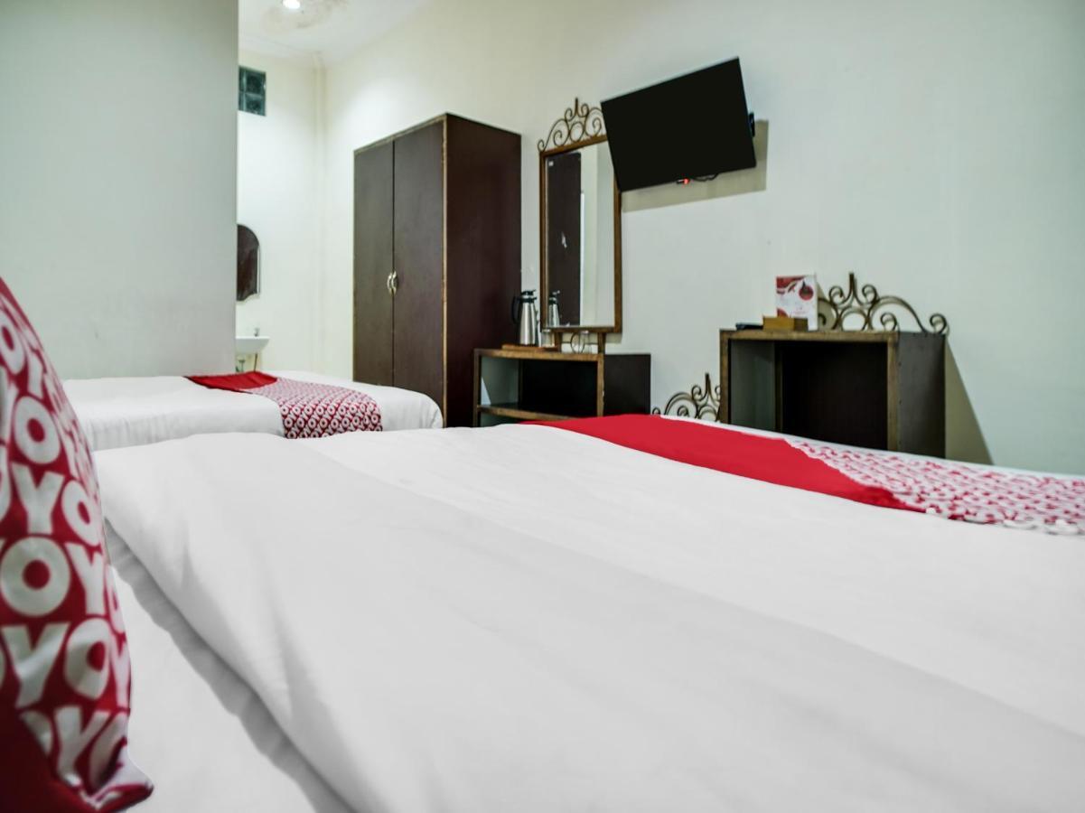 Capital O 540 Esther Hotel Balige Kültér fotó