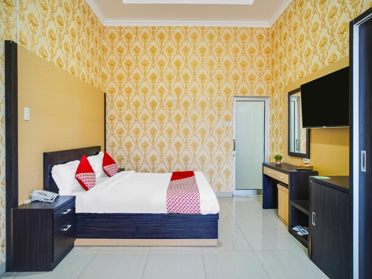 Capital O 540 Esther Hotel Balige Kültér fotó