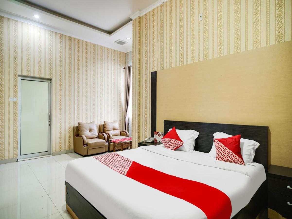 Capital O 540 Esther Hotel Balige Kültér fotó