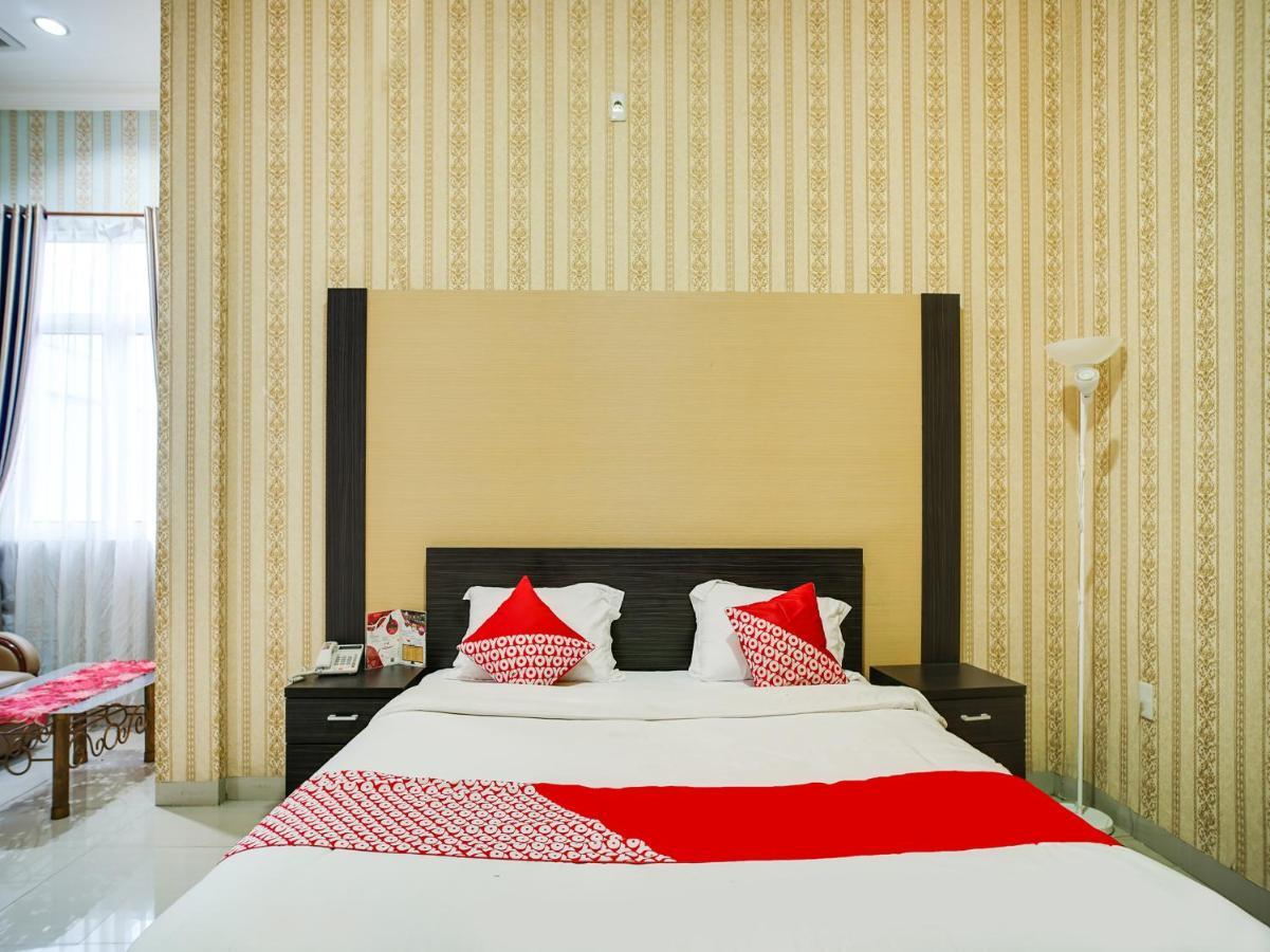 Capital O 540 Esther Hotel Balige Kültér fotó