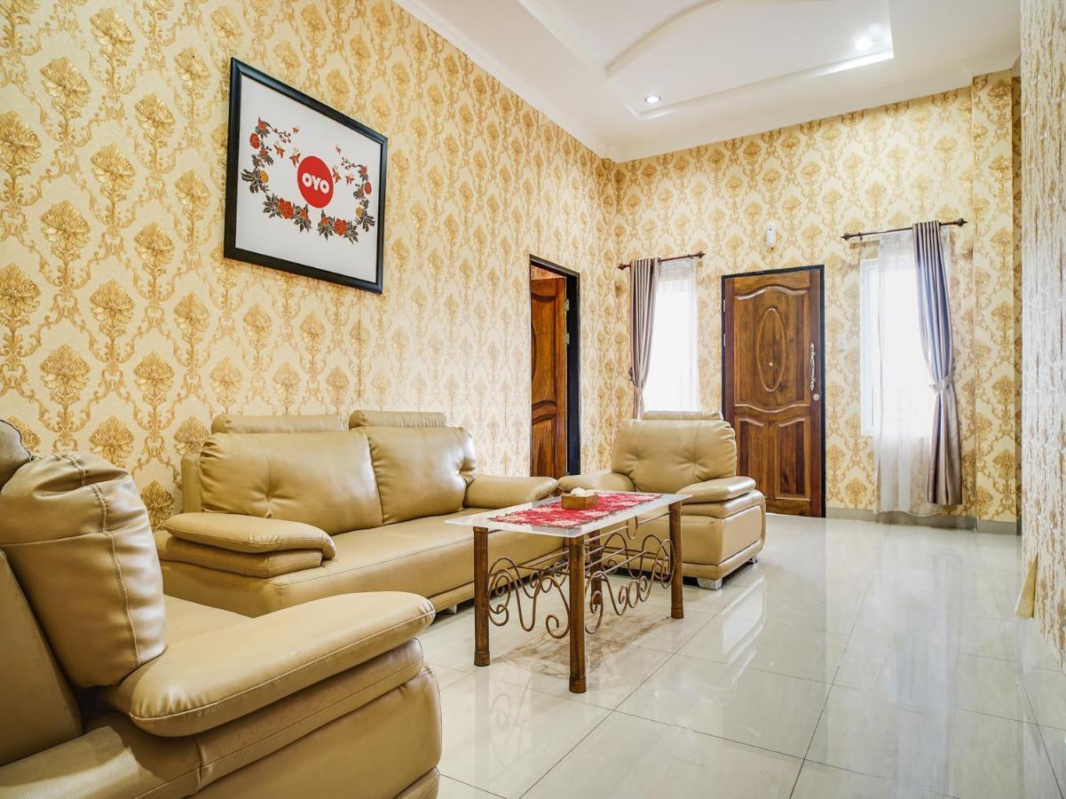 Capital O 540 Esther Hotel Balige Kültér fotó