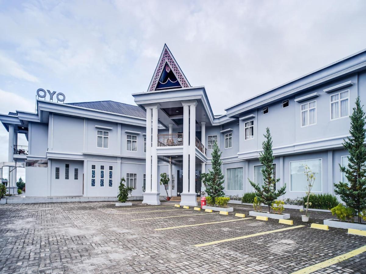 Capital O 540 Esther Hotel Balige Kültér fotó