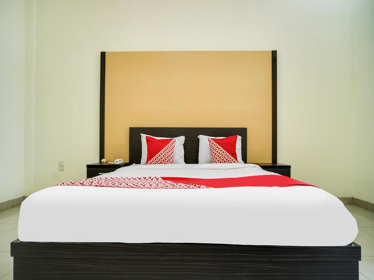Capital O 540 Esther Hotel Balige Kültér fotó
