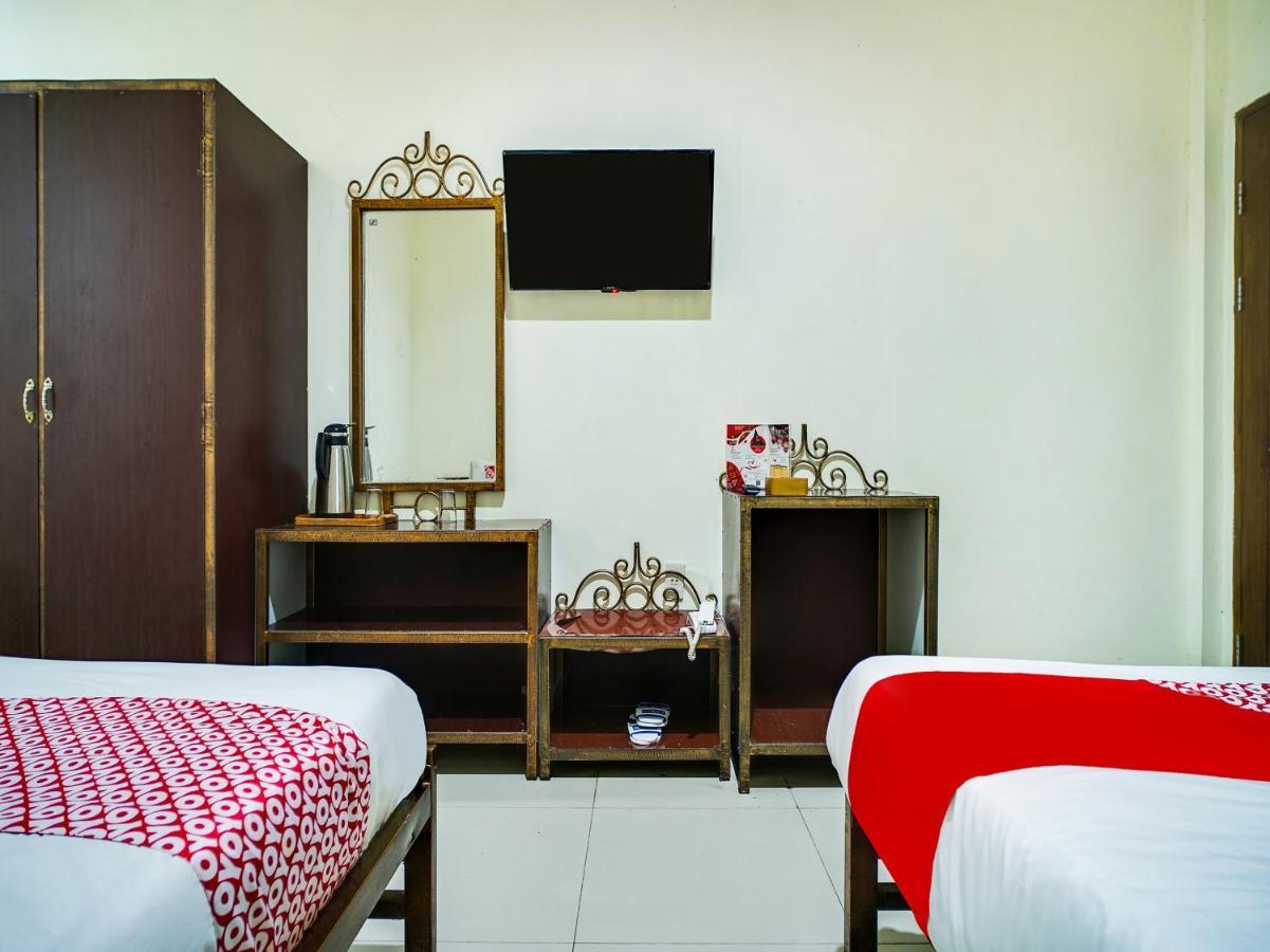 Capital O 540 Esther Hotel Balige Kültér fotó