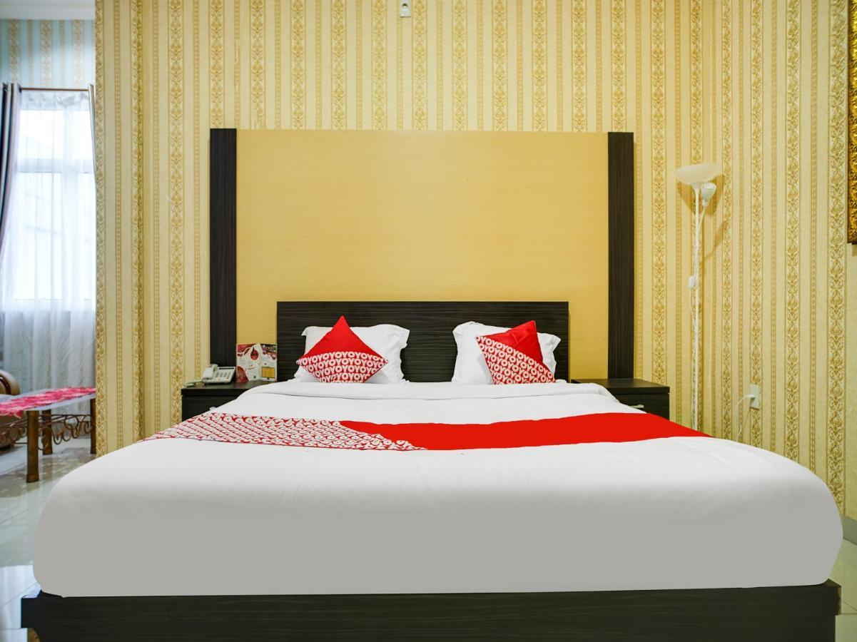 Capital O 540 Esther Hotel Balige Kültér fotó